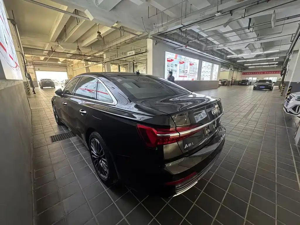 Audi e-tron 2023