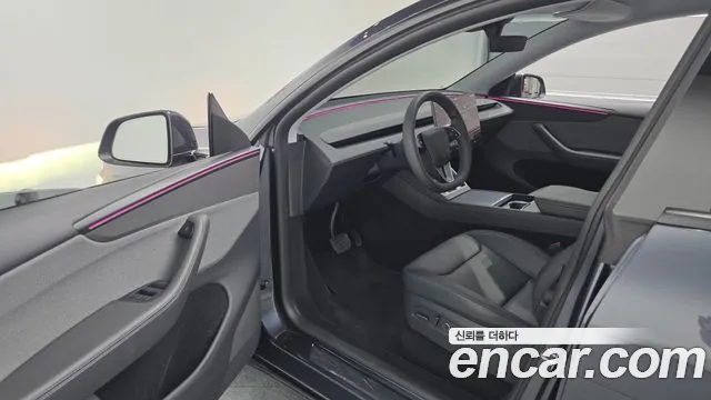 Tesla Model Y 2025