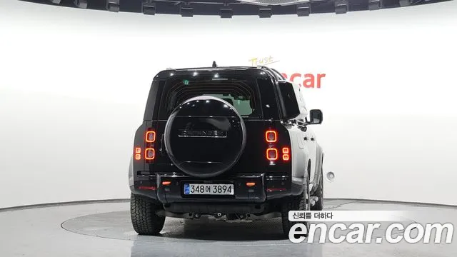 Land Rover Defender 2024