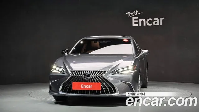 Lexus ES 2023