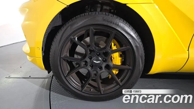 Aston Martin DBX 2022