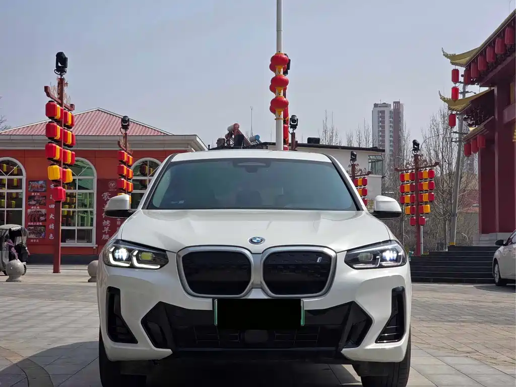 BMW iX3 2024