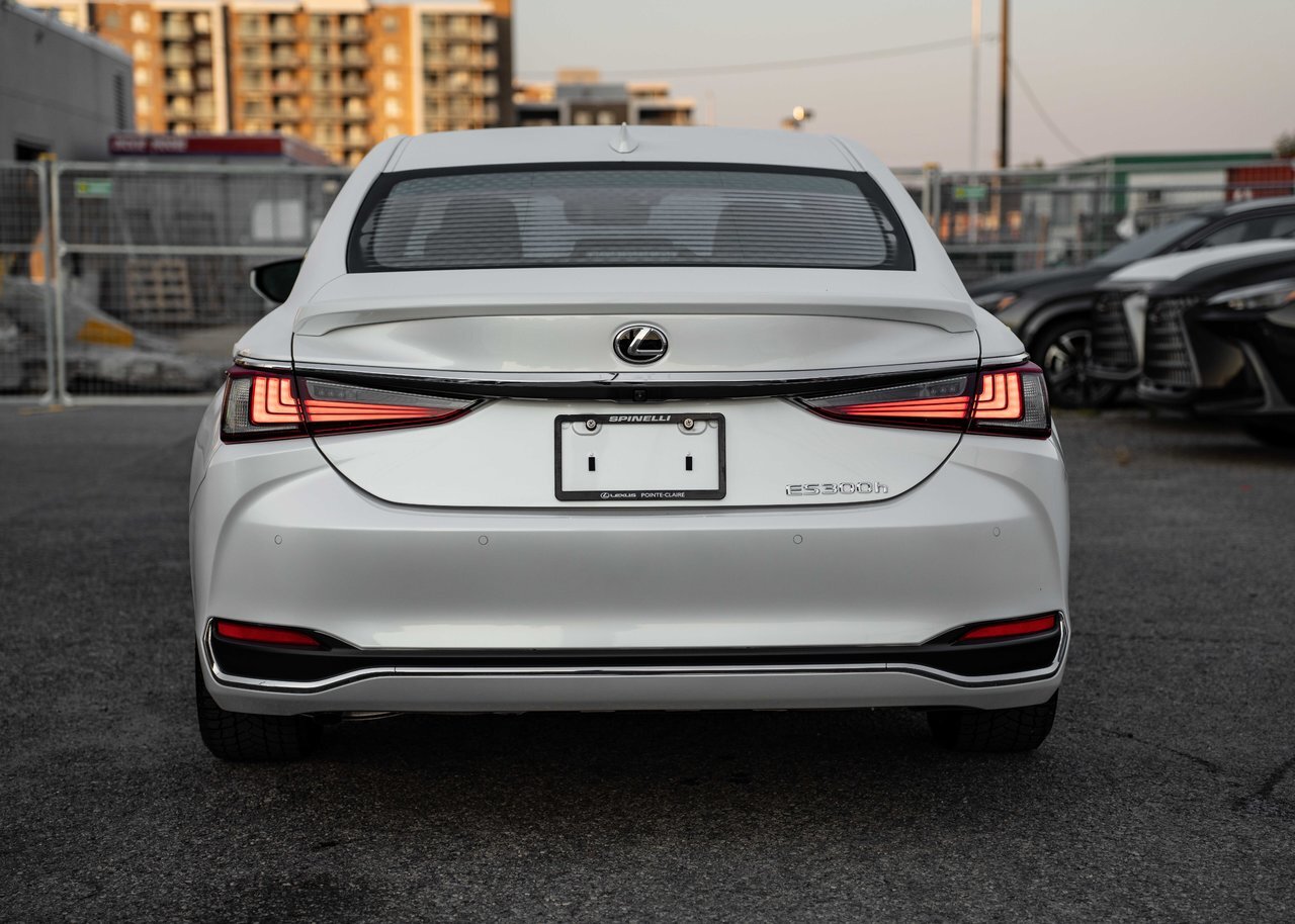 Lexus ES 2025