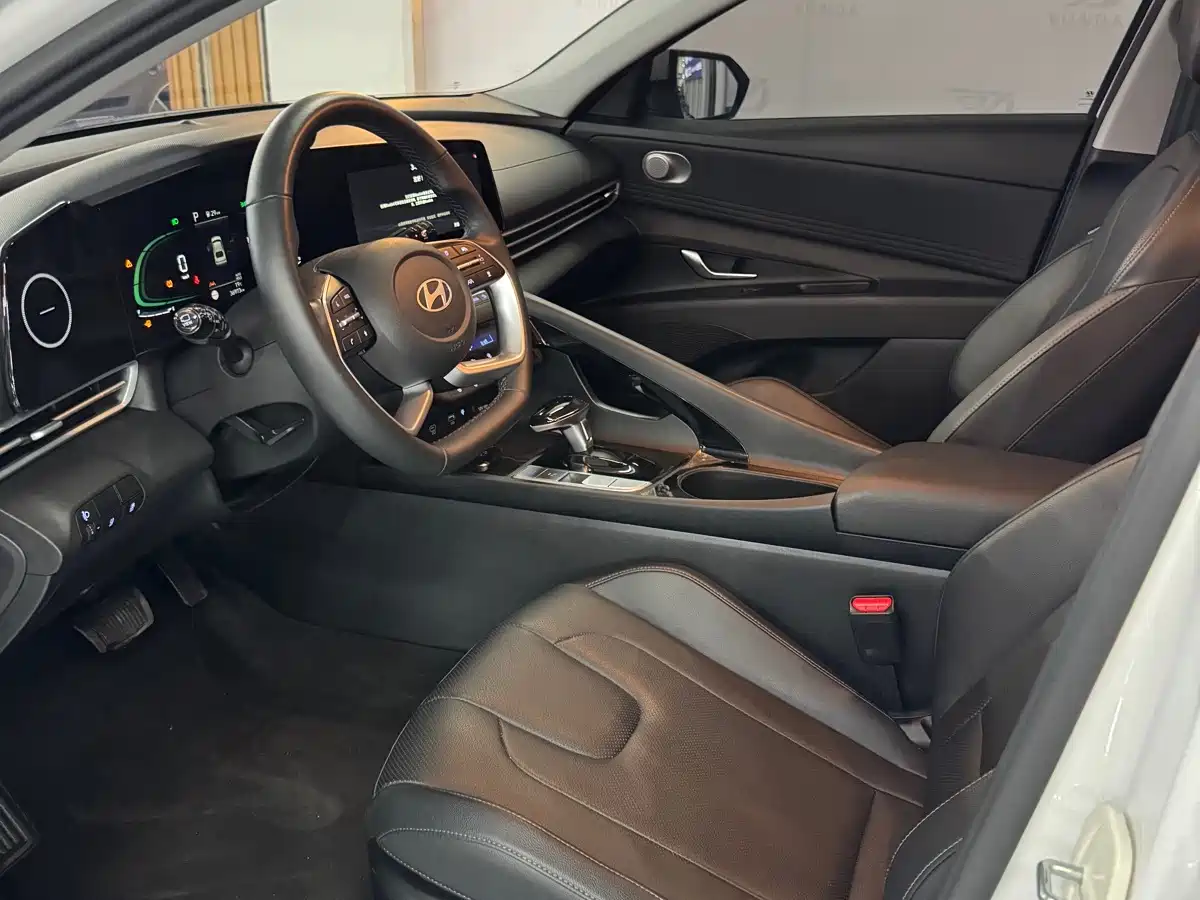 Hyundai Elantra 2024