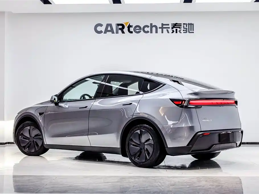 Tesla Model Y 2025