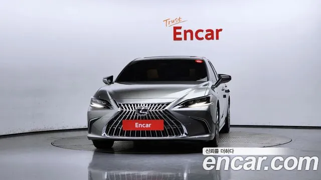 Lexus ES 2025