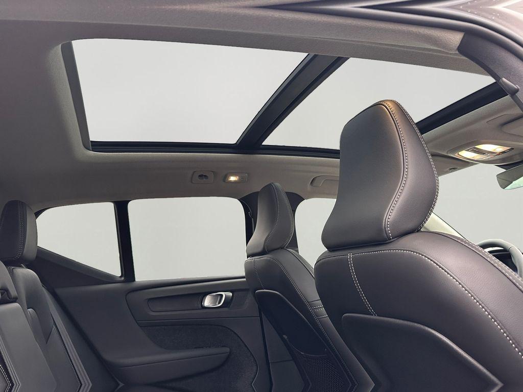 Volvo XC40 2025