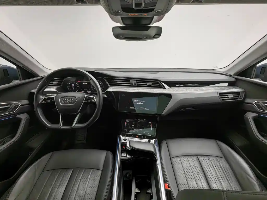 Audi e-tron 2023