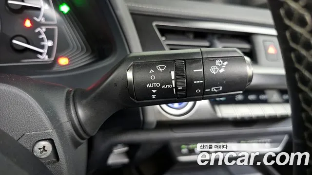 Lexus UX 2021