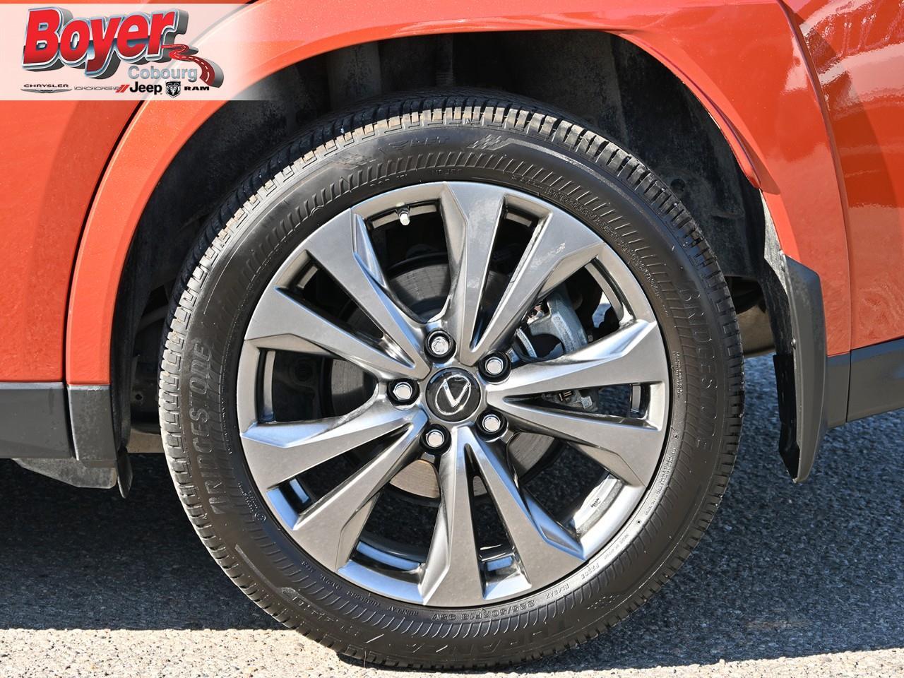 Lexus UX 2024