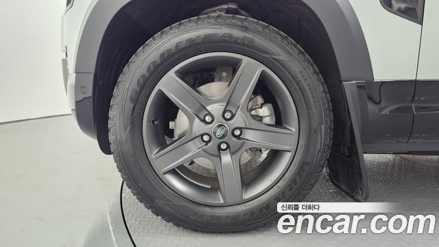 Land Rover Defender 2024
