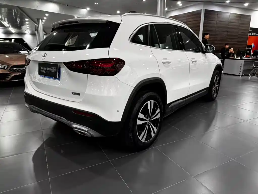 Mercedes-Benz GLA 2024