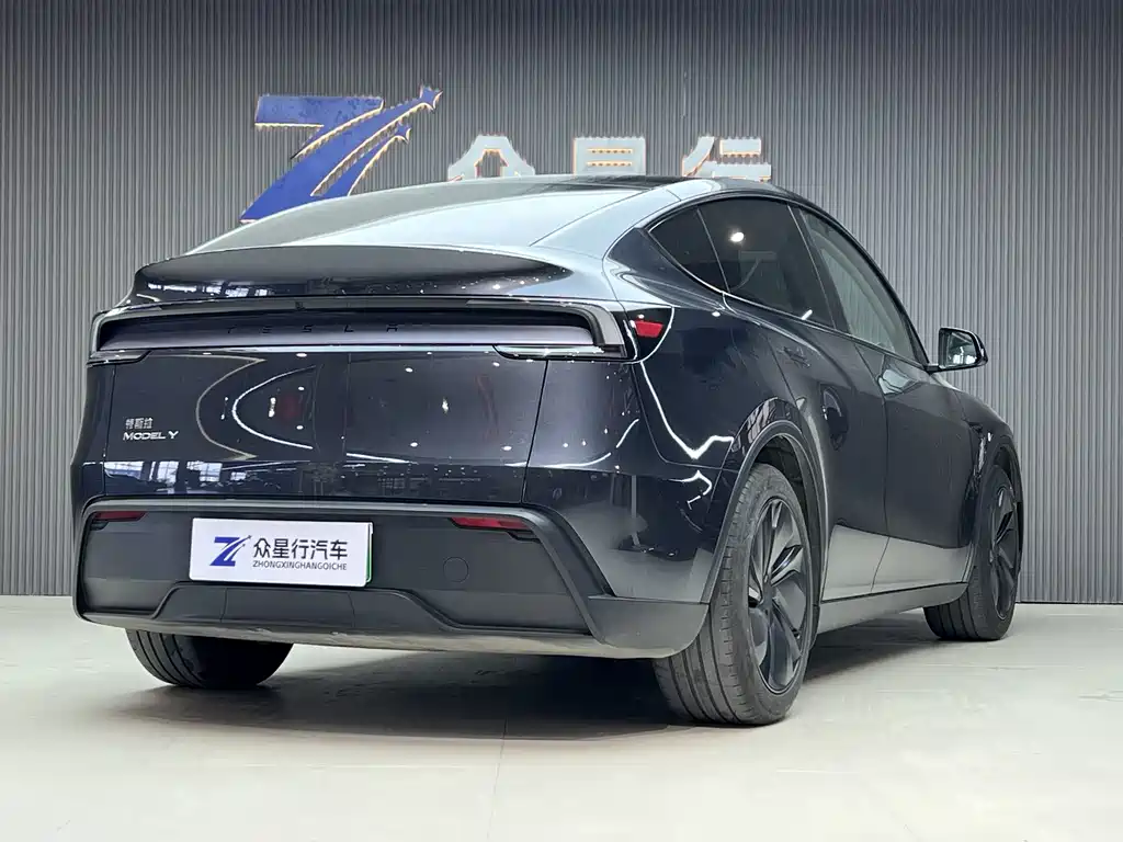 Tesla Model Y 2025