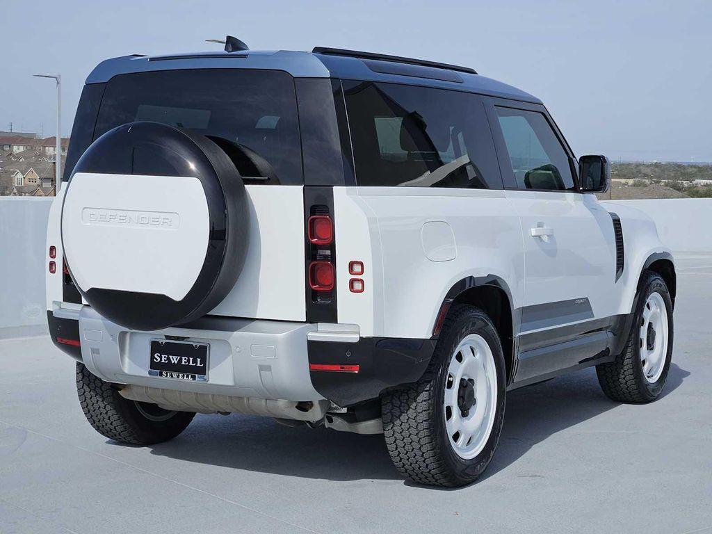 Land Rover Defender 2025