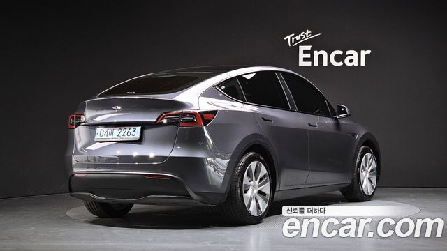 Tesla Model Y 2024