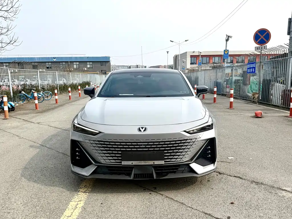 Changan UNI-V 2022