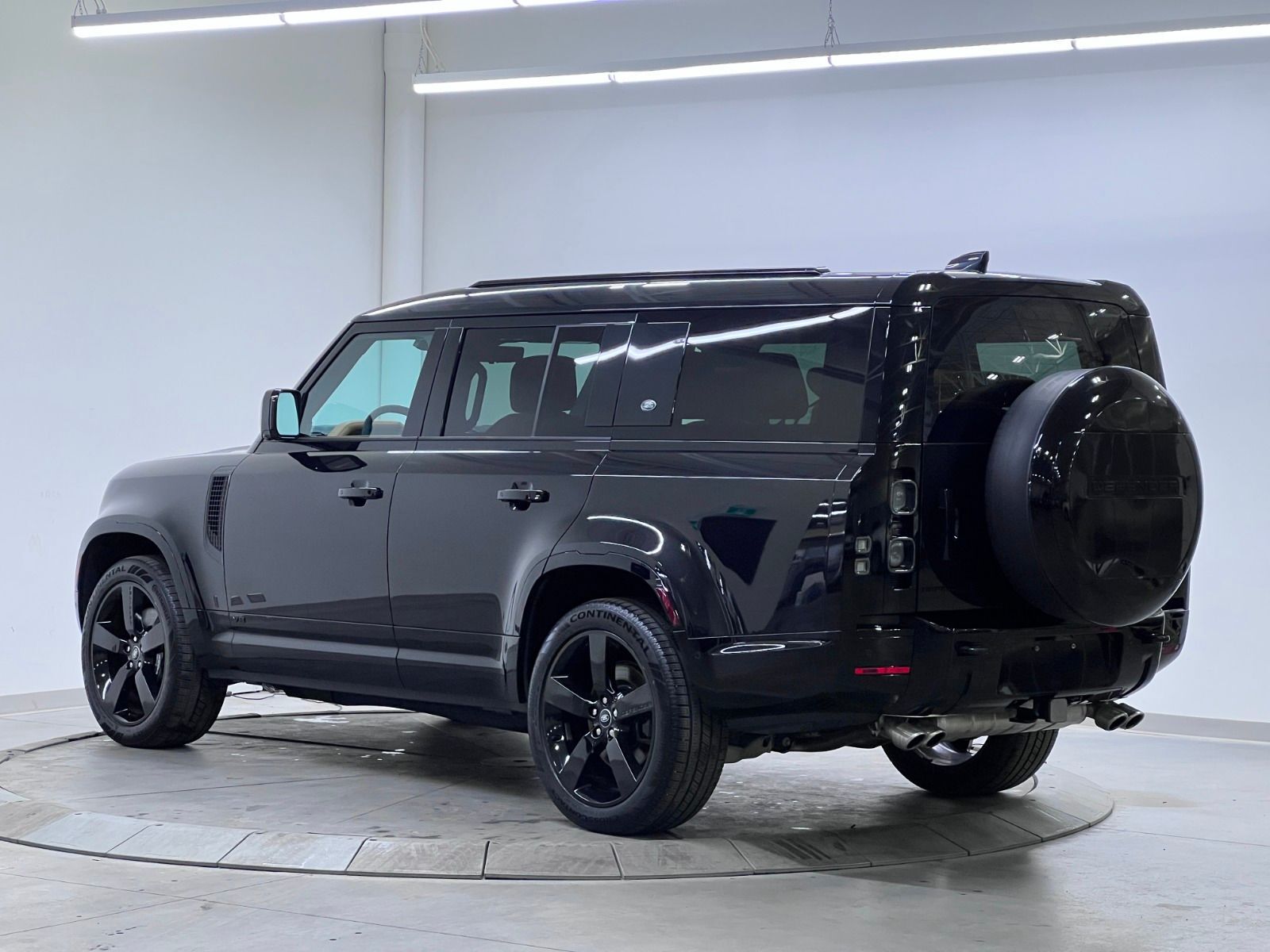 Land Rover Defender 2024