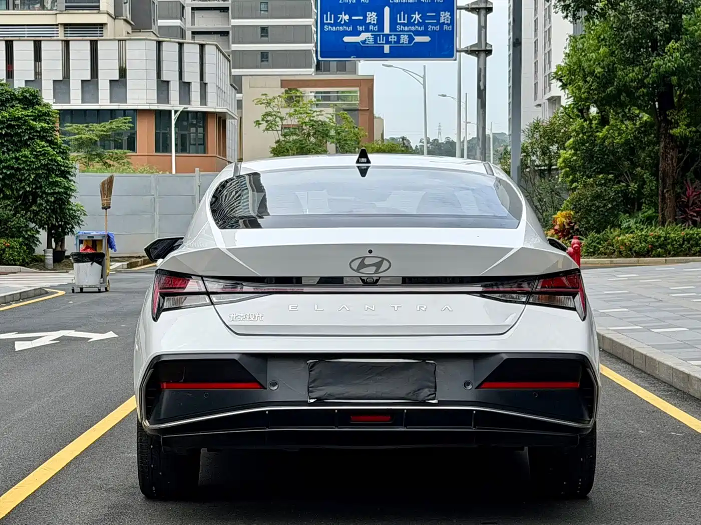Hyundai Elantra 2024