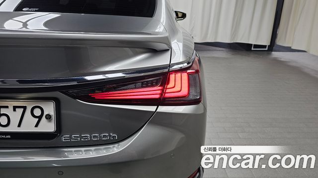 Lexus ES 2023