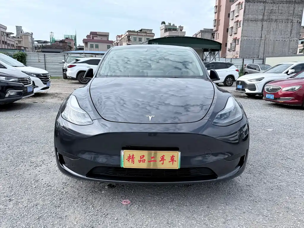 Tesla Model Y 2024