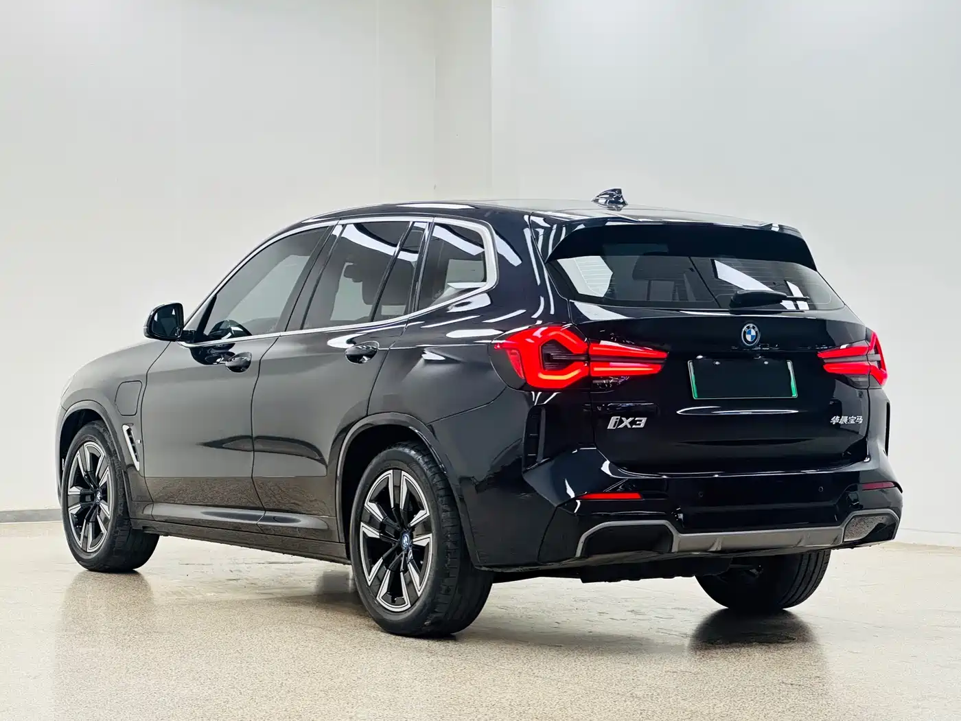 BMW iX3 2025