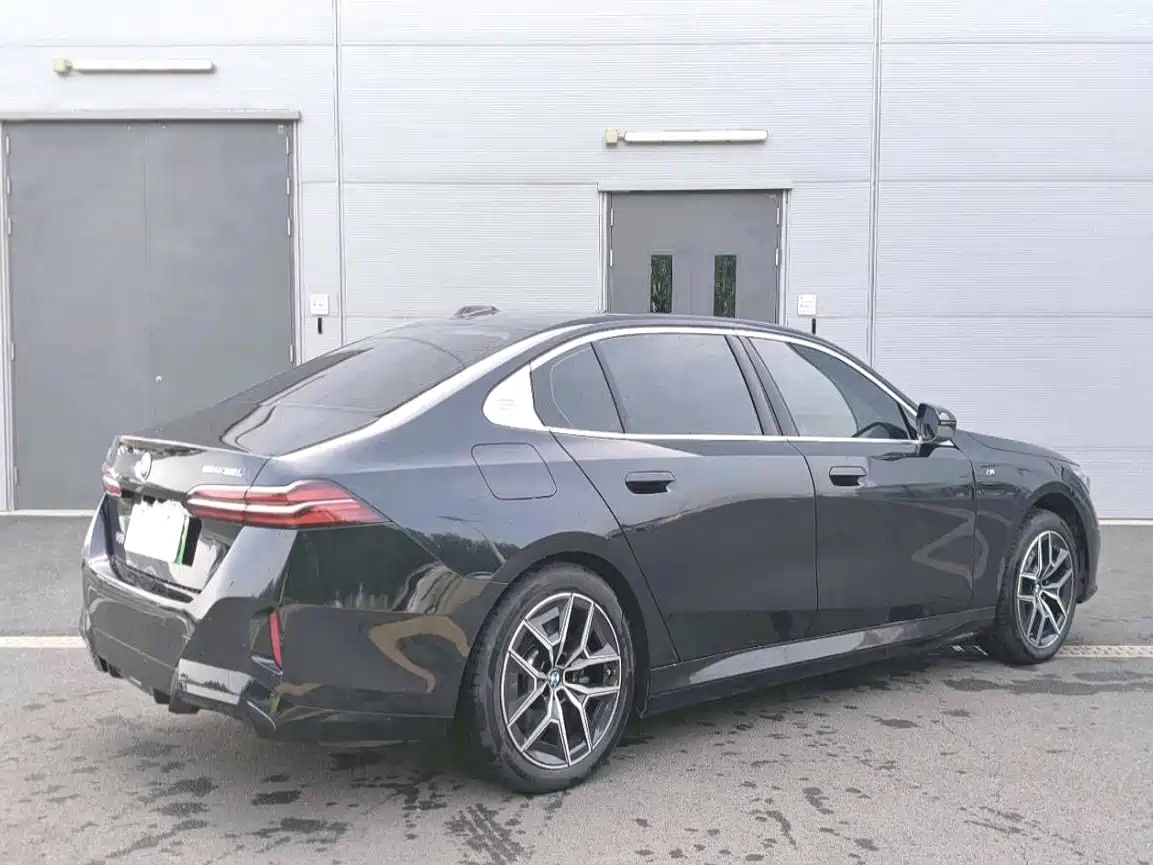 BMW i5 2025