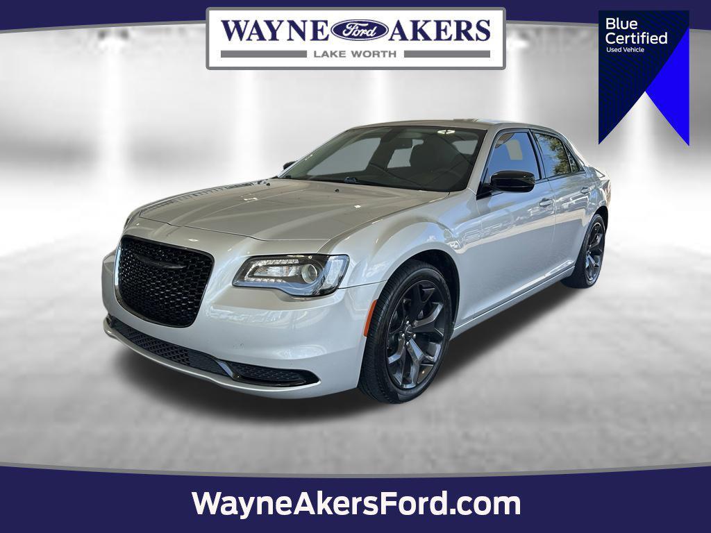 Chrysler 300 2021