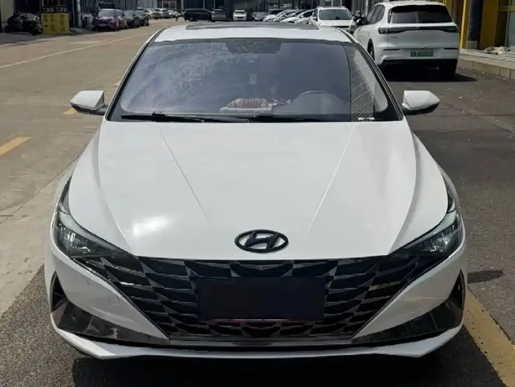 Hyundai Elantra 2023