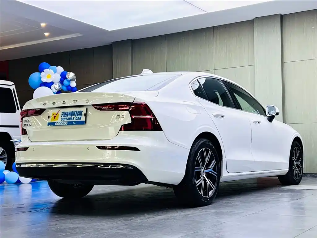 Volvo S60 2024