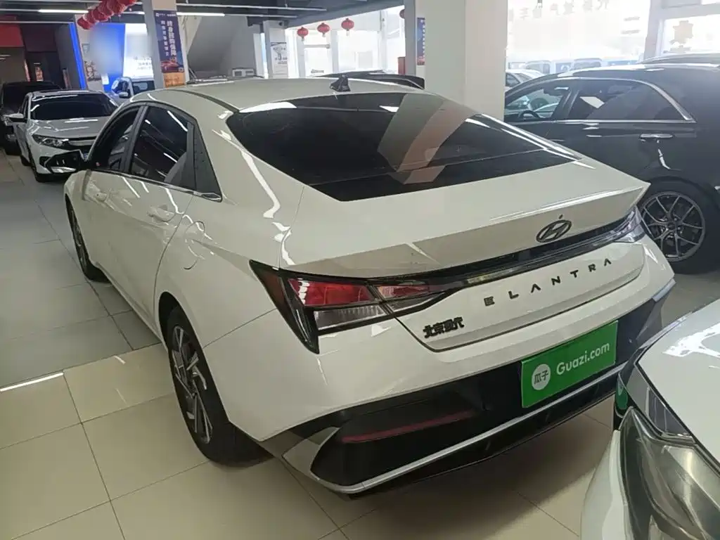 Hyundai Elantra 2024