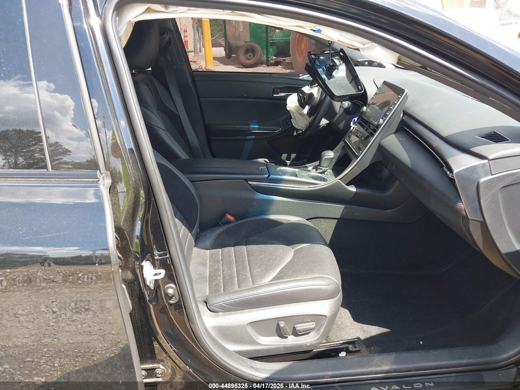 Toyota Avalon 2022