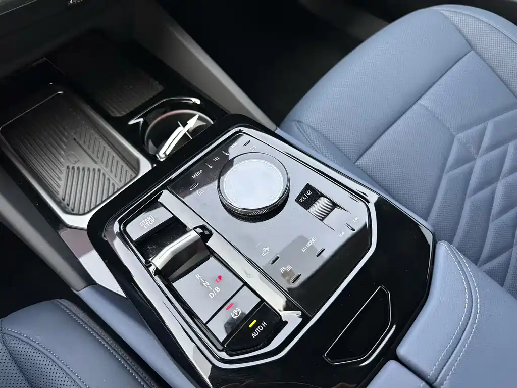 BMW i5 2025