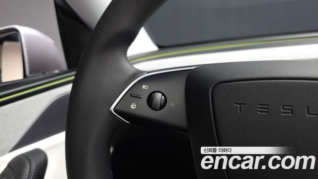 Tesla Model Y 2025
