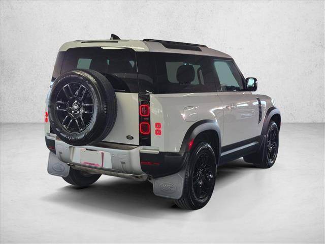 Land Rover Defender 2023