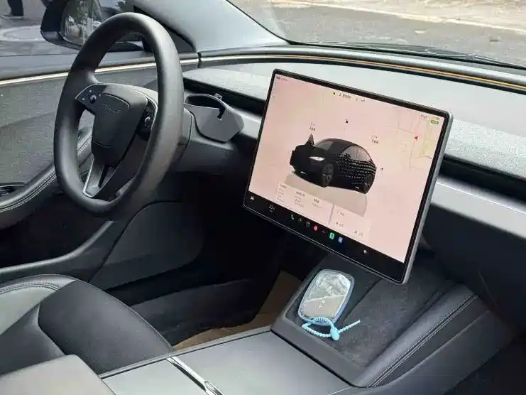 Tesla Model 3 2024