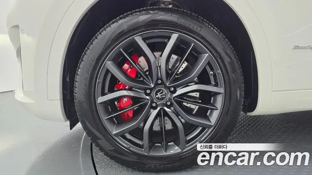 Maserati Levante 2021