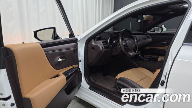 Lexus ES 2021