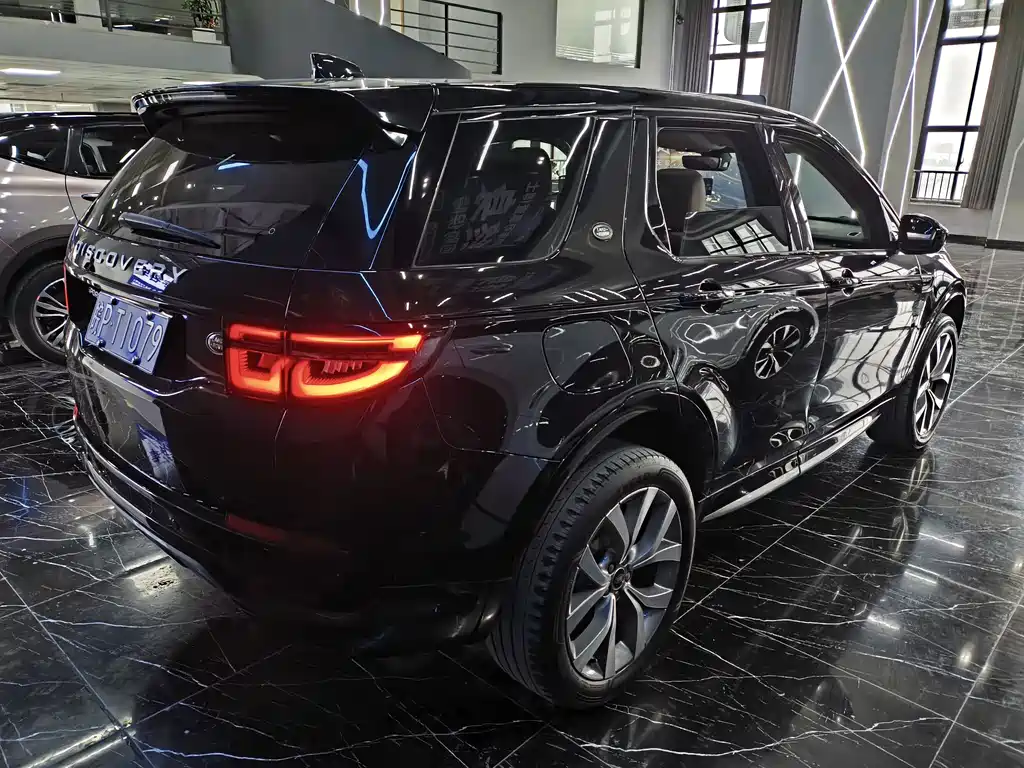 Land Rover Discovery Sport 2024