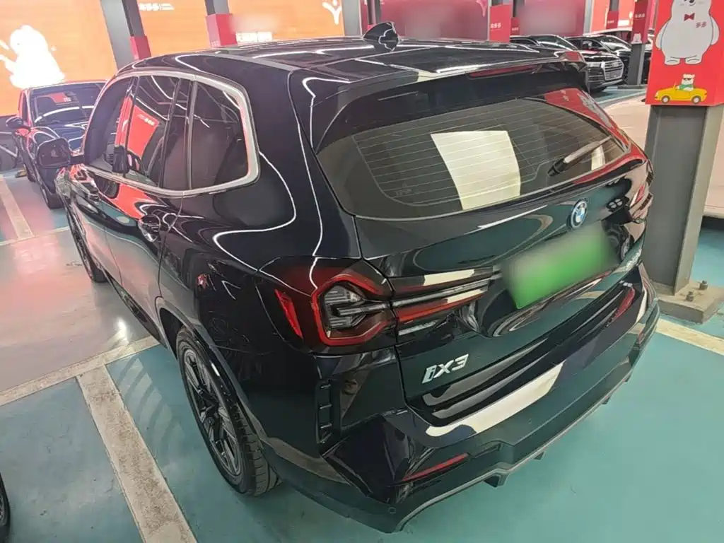 BMW iX3 2025