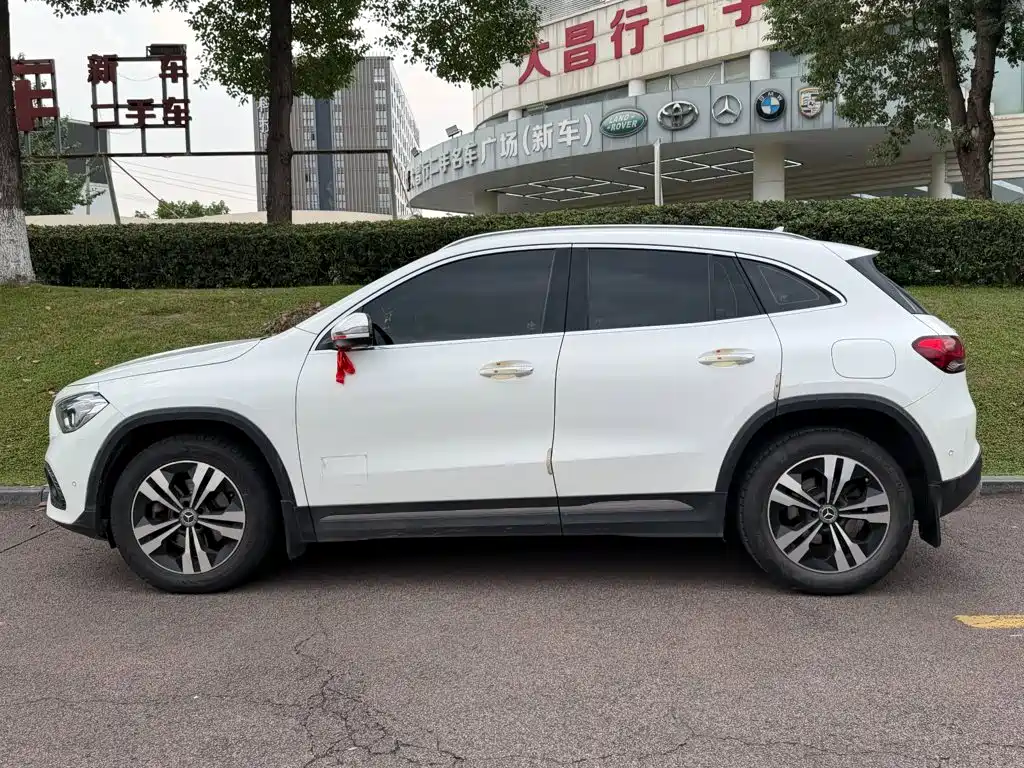 Mercedes-Benz GLA 2021