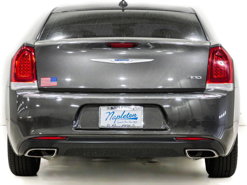 Chrysler 300 2023