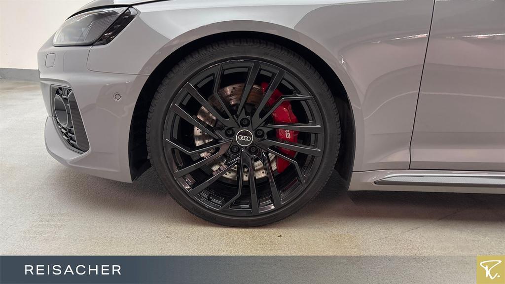 Audi RS4 2023