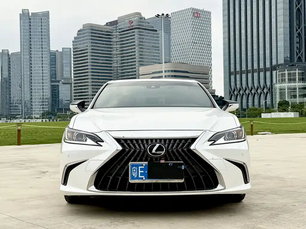 Lexus ES 2023