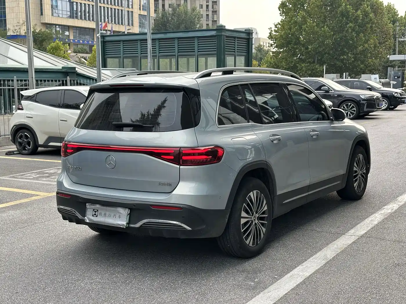 Mercedes-Benz EQB 2025