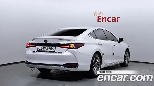 Lexus ES 2021
