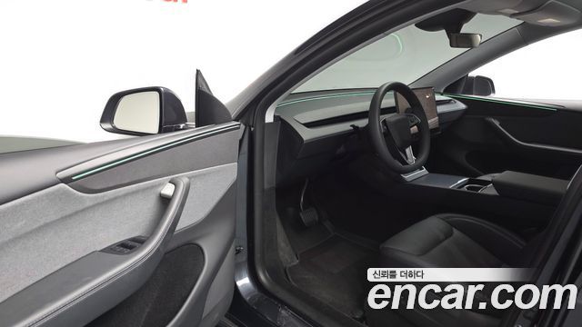 Tesla Model Y 2025