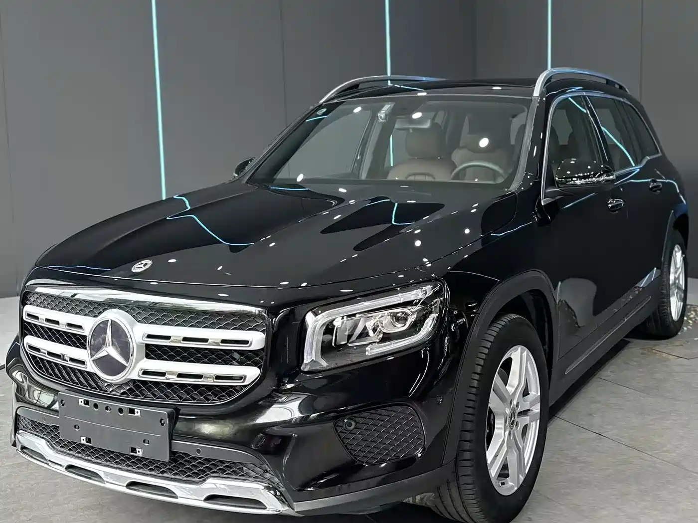 Mercedes-Benz GLB 2023
