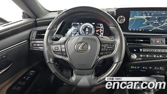 Lexus ES 2021