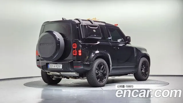 Land Rover Defender 2024