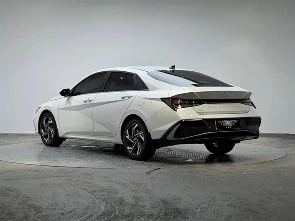 Hyundai Elantra 2025